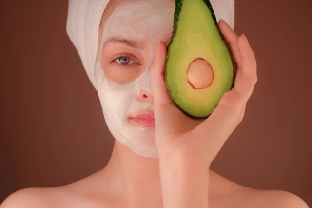 skincare-routine-for-teenage-acne_bloomedic.com_